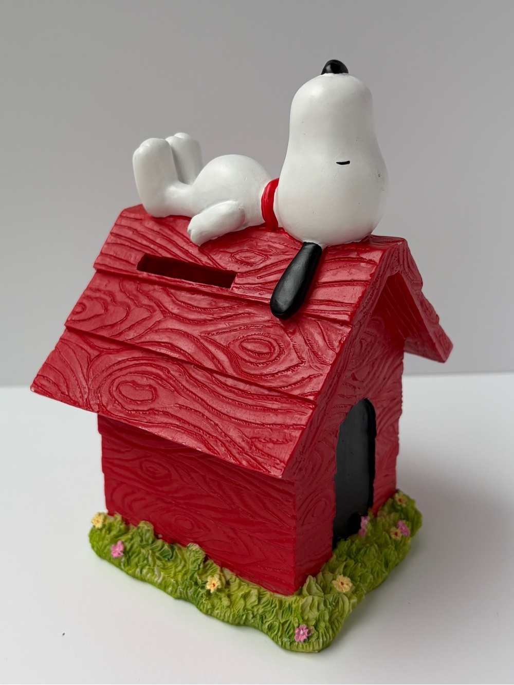 Vintage UFS Peanuts Snoopy Doghouse Bank